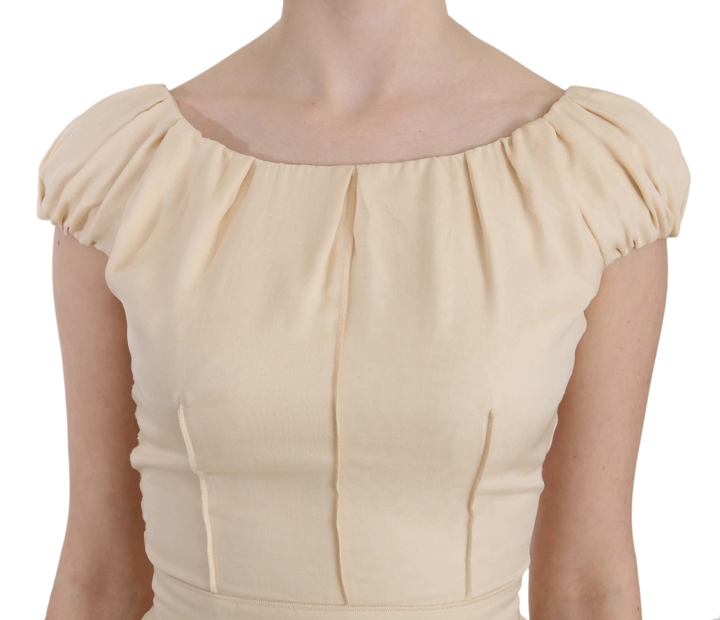 Vestido de seda con mangas con liga y columna