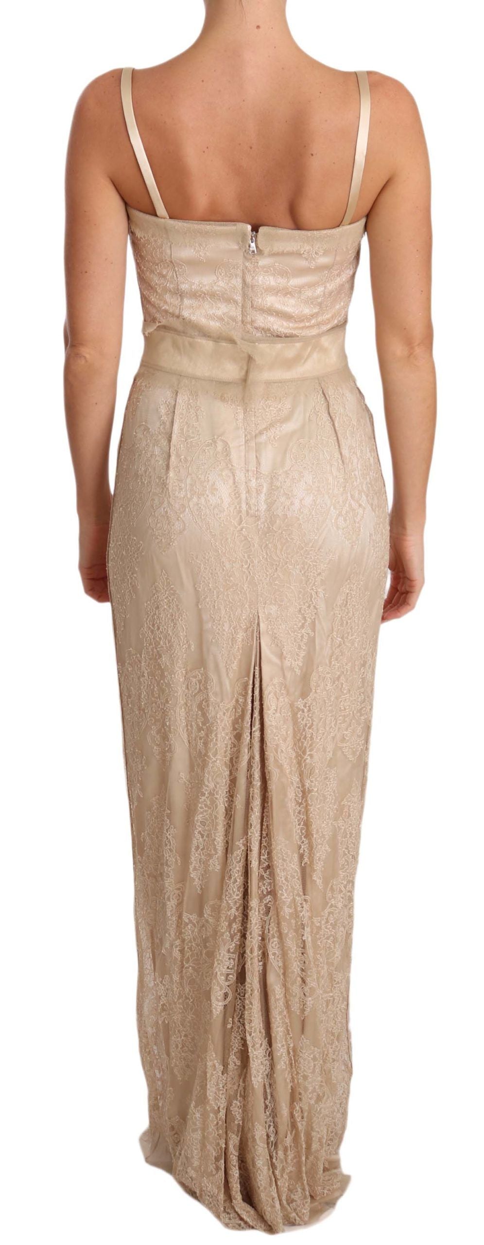 Elegante vestido beige largo hasta el suelo