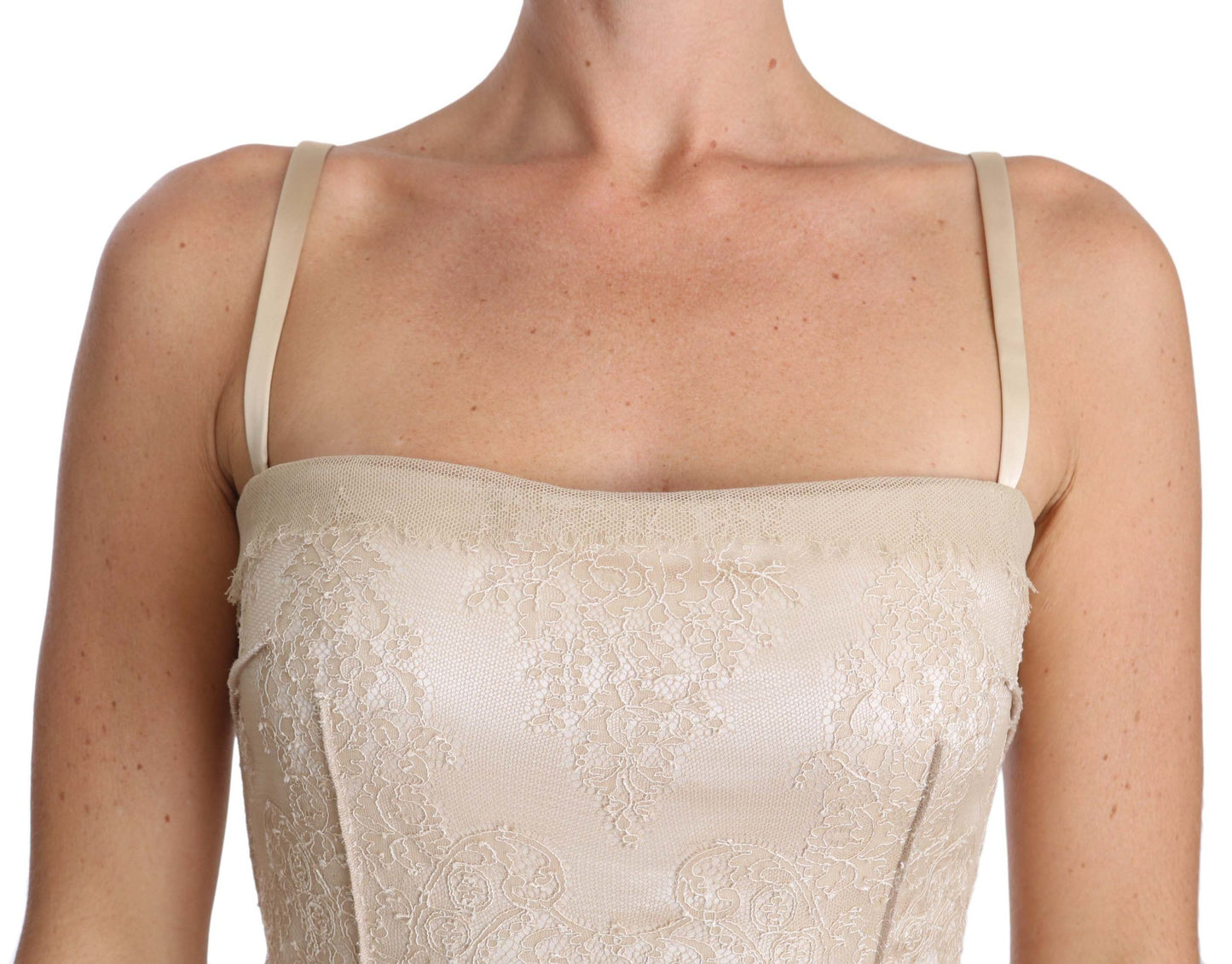 Elegante vestido beige largo hasta el suelo
