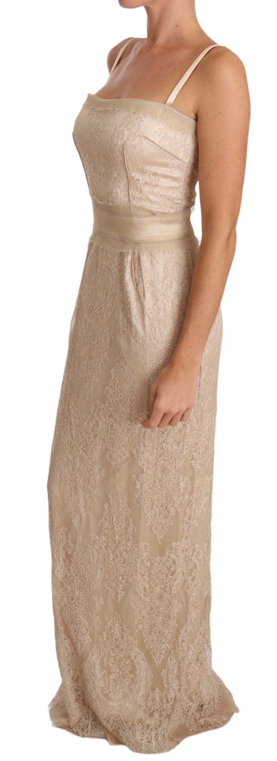 Elegante vestido beige largo hasta el suelo