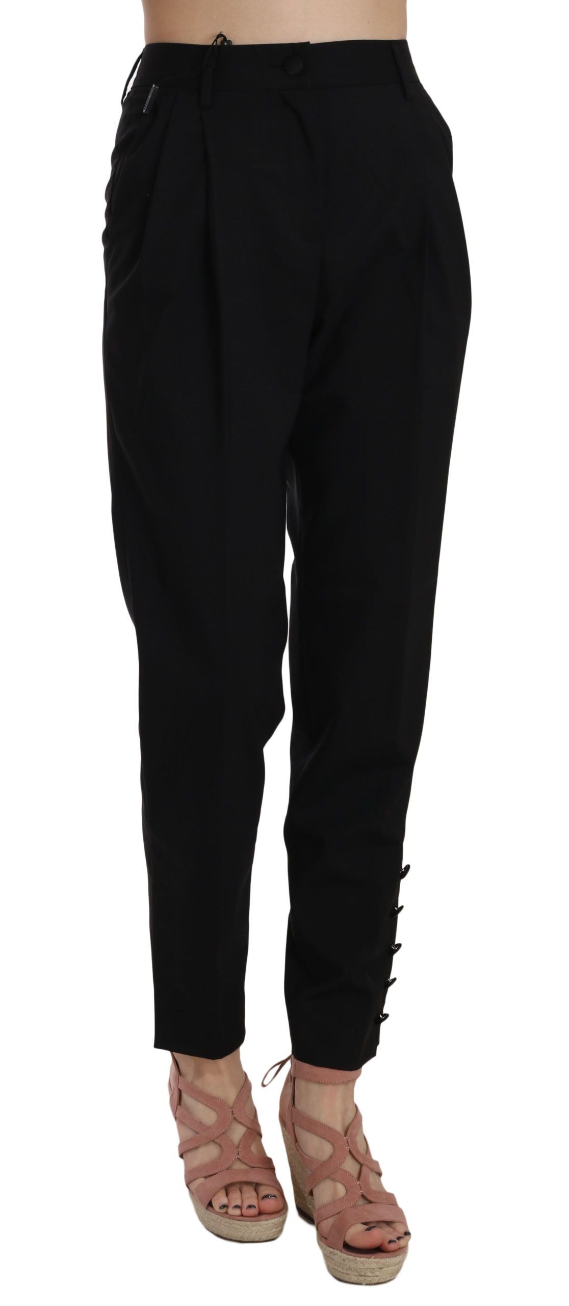 Elegantes pantalones negros cónicos plisados