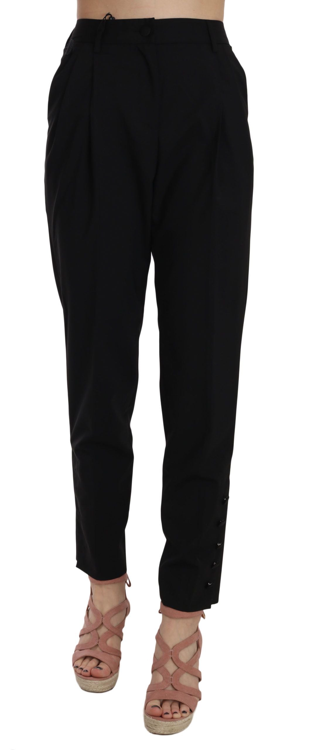 Elegantes pantalones negros cónicos plisados