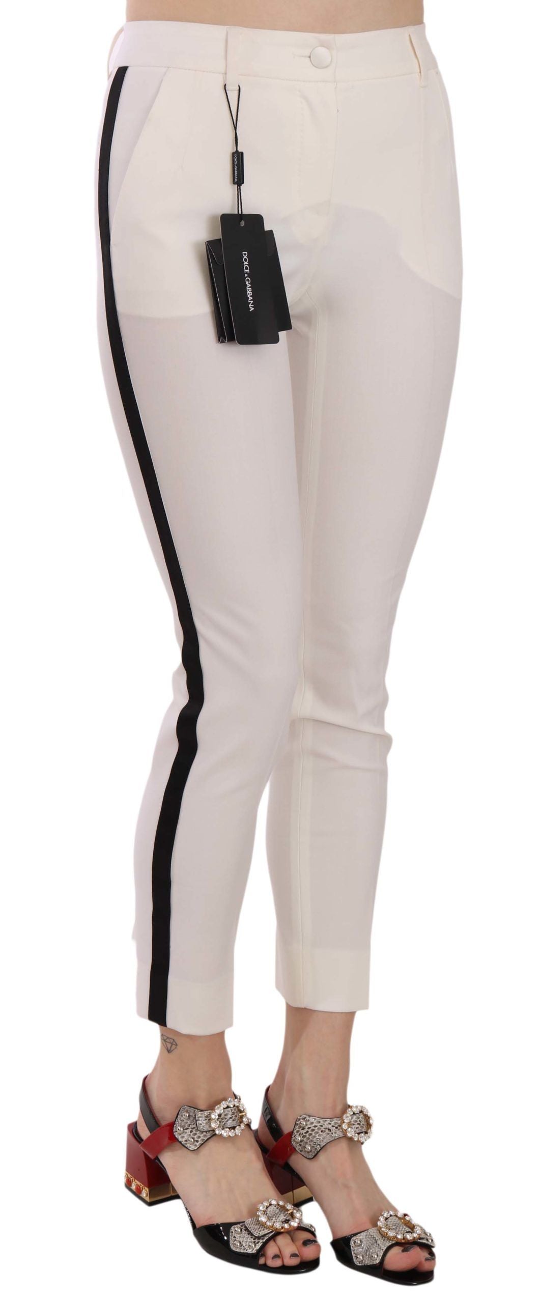 Elegantes pantalones cortos de lana con rayas laterales