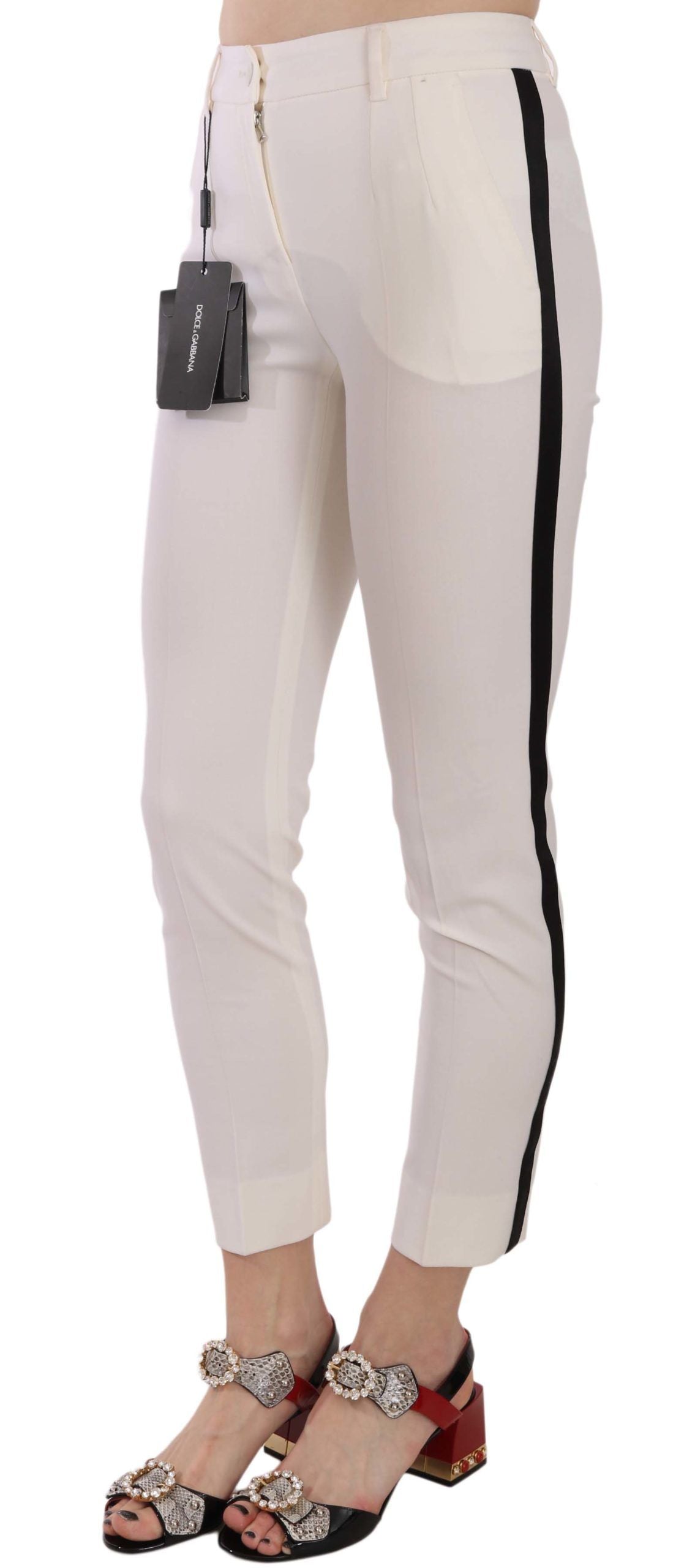 Elegantes pantalones cortos de lana con rayas laterales