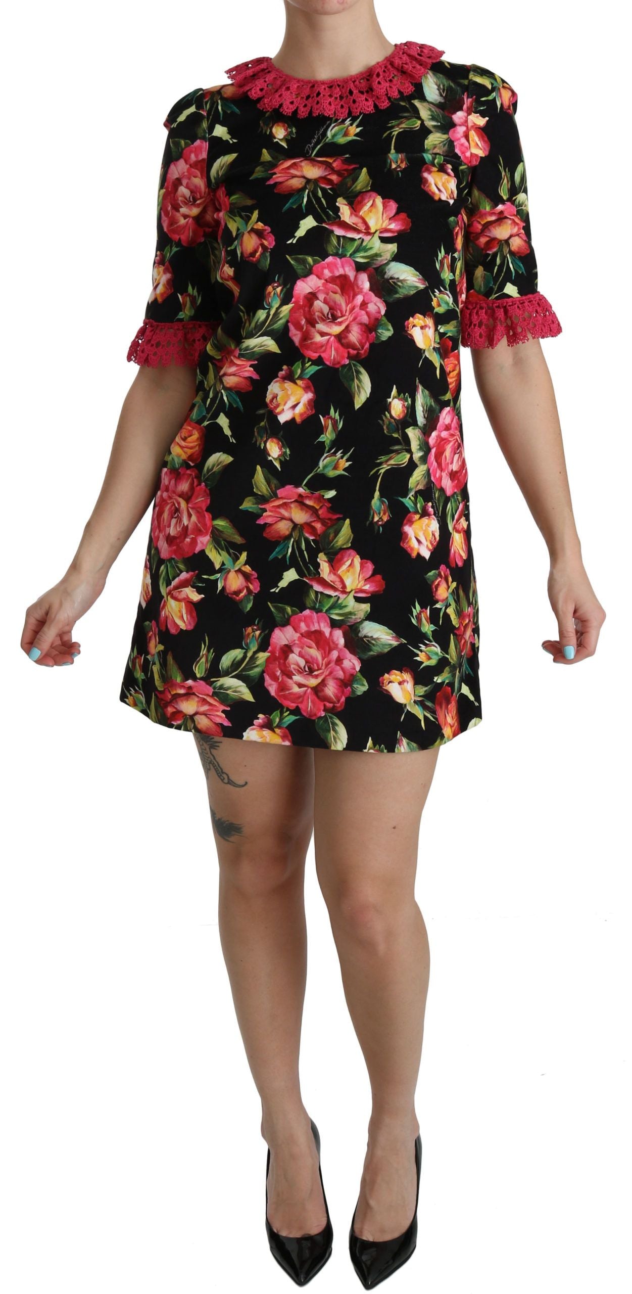 Elegante minivestido de encaje floral en forma de A