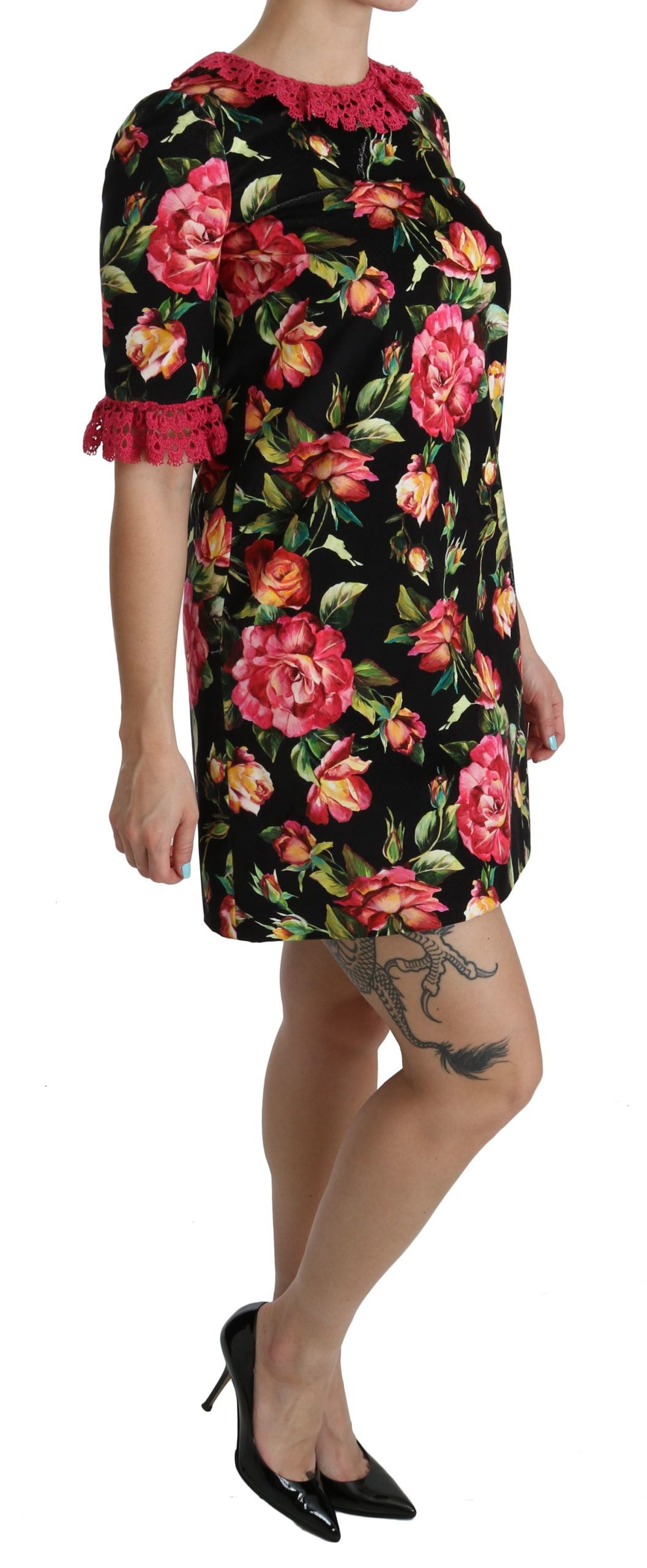 Elegante minivestido de encaje floral en forma de A
