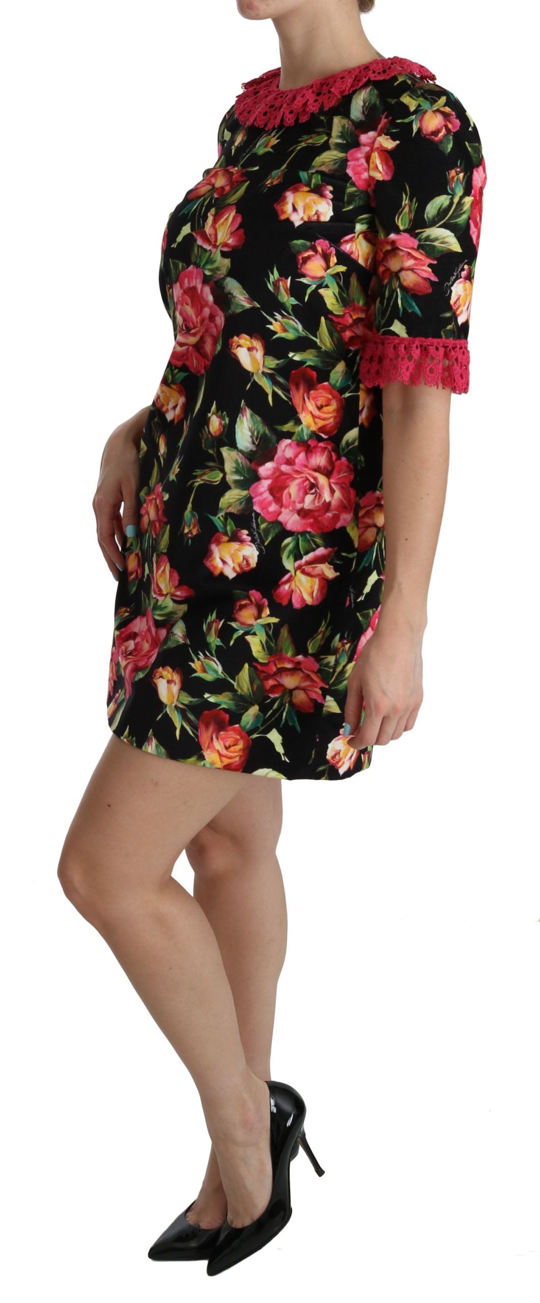 Elegante minivestido de encaje floral en forma de A