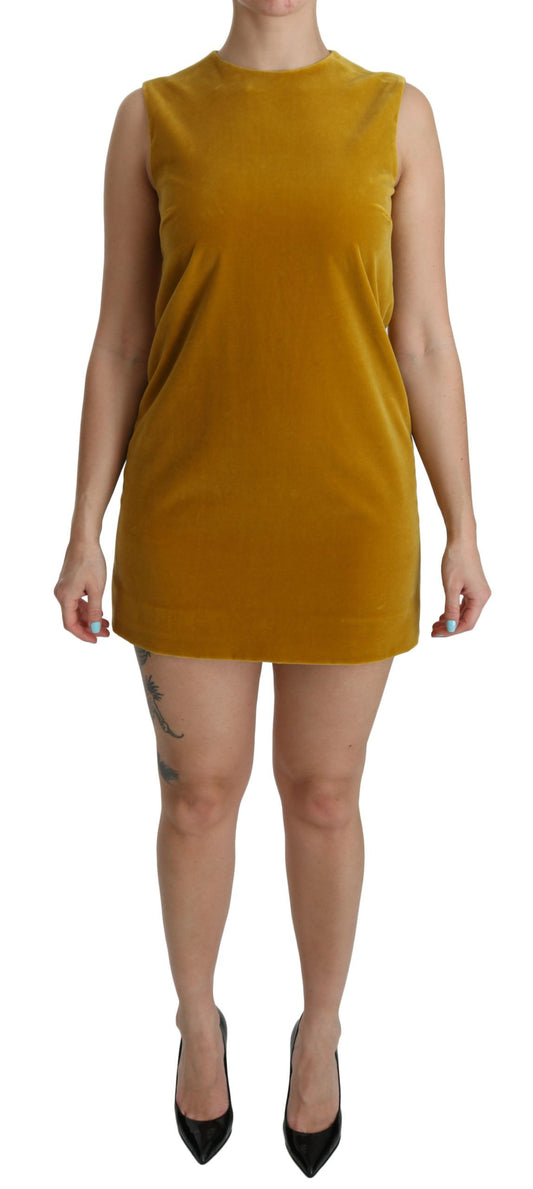 Vestido corto recto de terciopelo mostaza