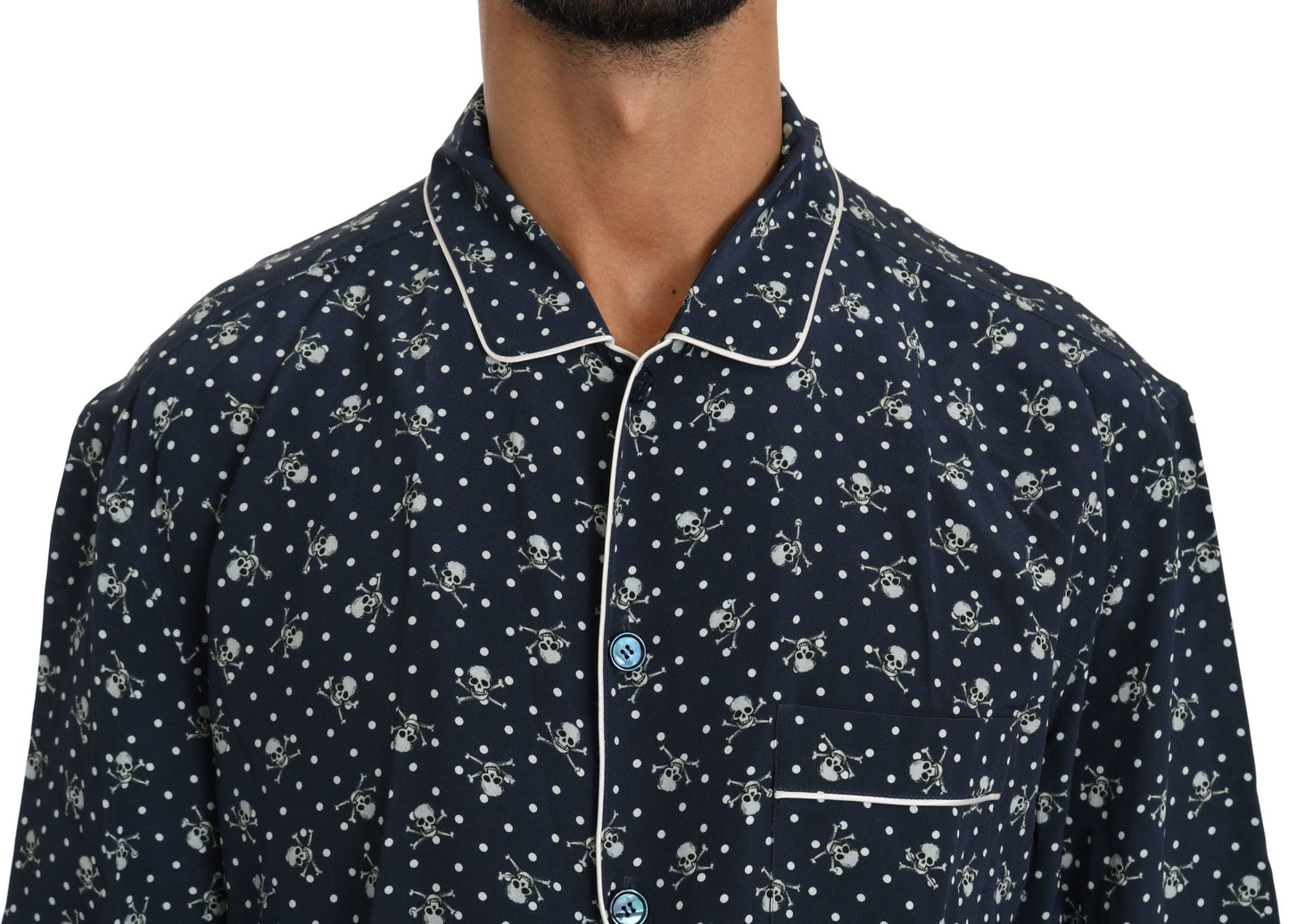 Elegancia de seda: Camisa de estar por casa con estampado de calavera azul
