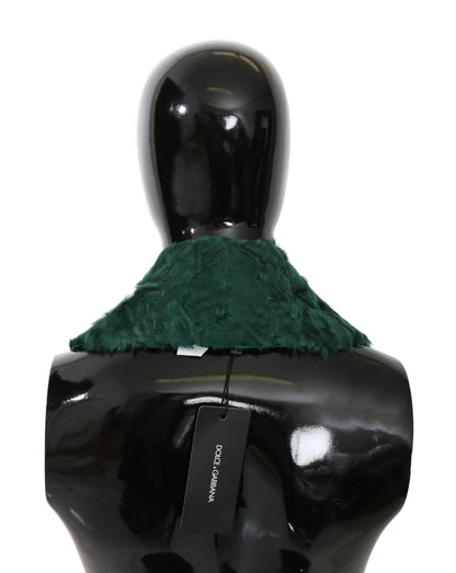 Elegante bufanda de piel de cordero en un verde exuberante