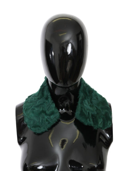 Elegante bufanda de piel de cordero en un verde exuberante