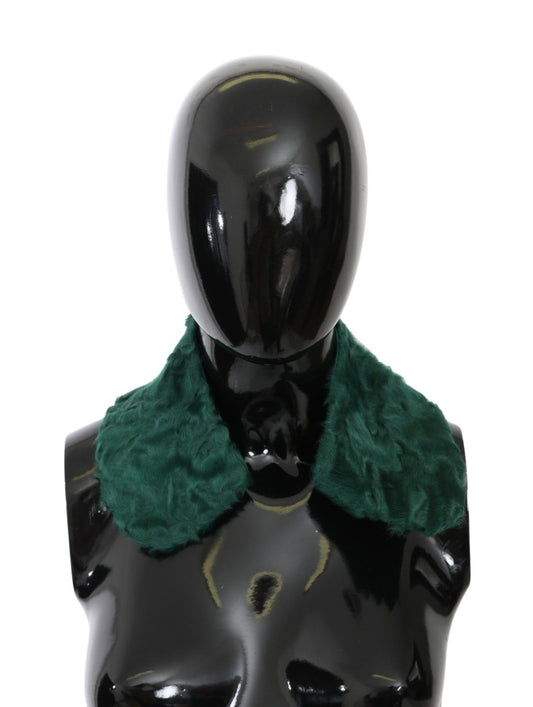 Elegante bufanda de piel de cordero en un verde exuberante