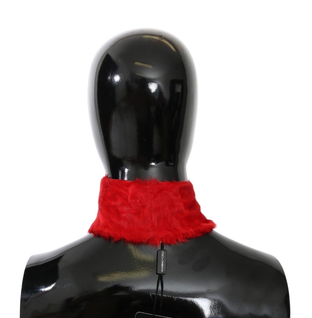 Elegante bufanda de piel de cordero roja