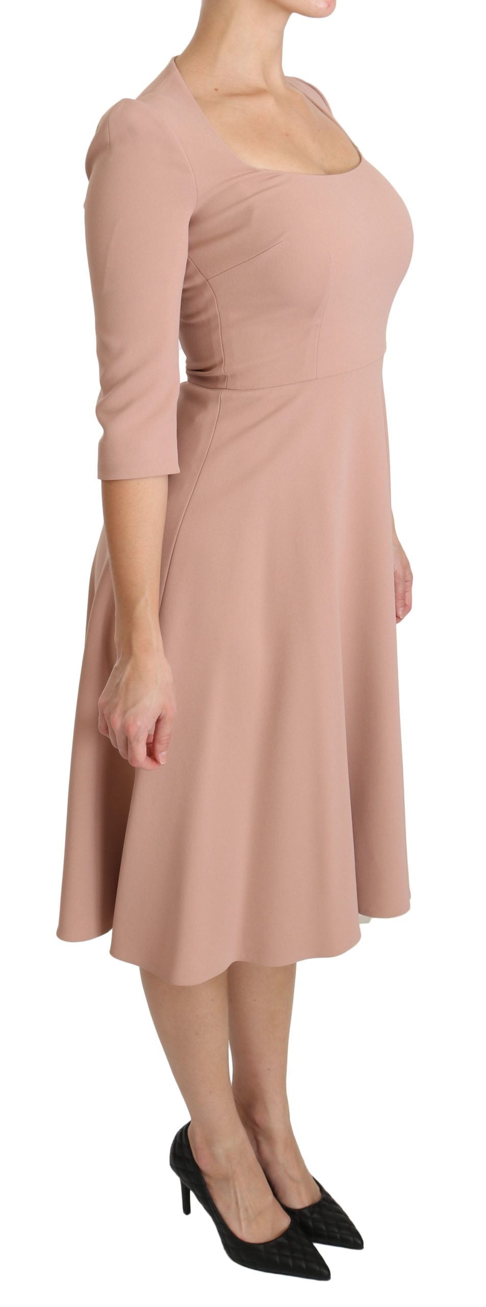 Elegante vestido rosa claro de corte A hasta la rodilla