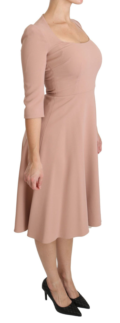Elegante vestido rosa claro de corte A hasta la rodilla