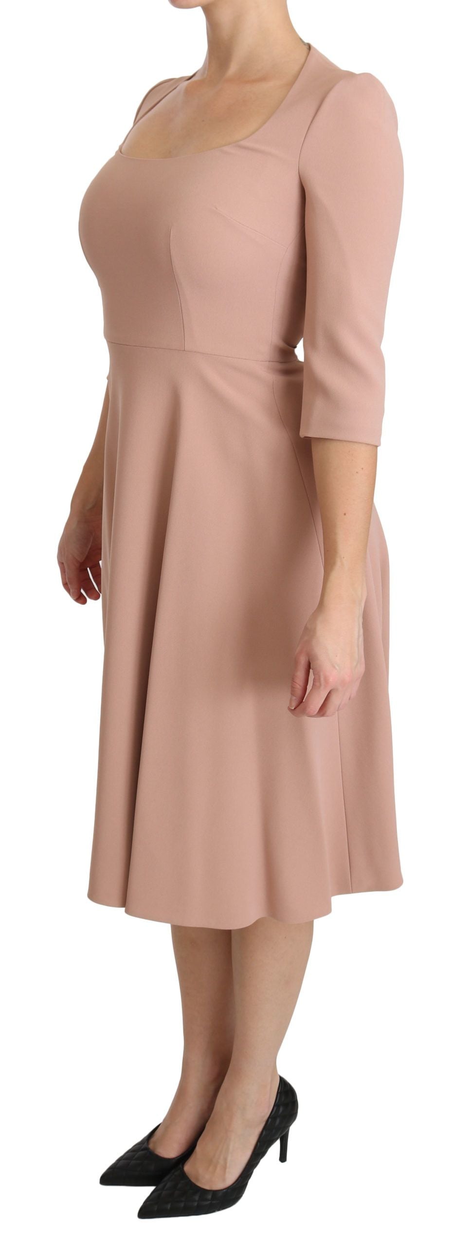 Elegante vestido rosa claro de corte A hasta la rodilla
