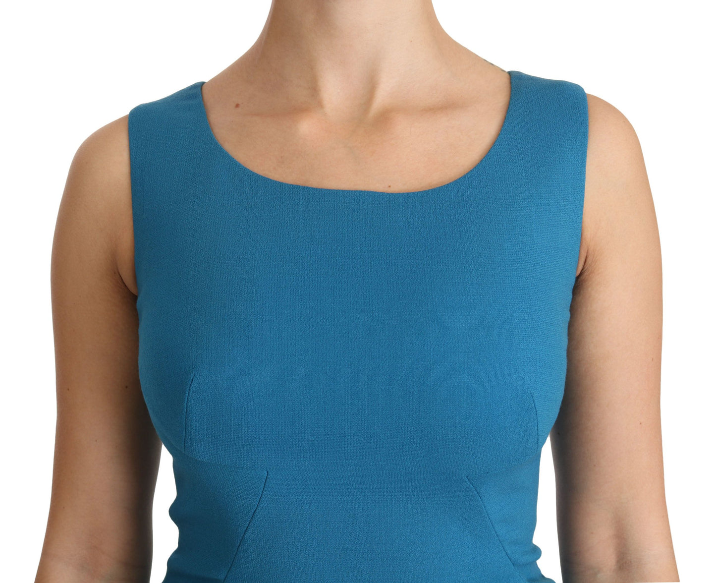 Elegante vestido de lana hasta la rodilla