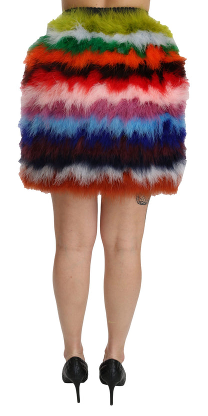 Falda elegante de cintura alta adornada con plumas