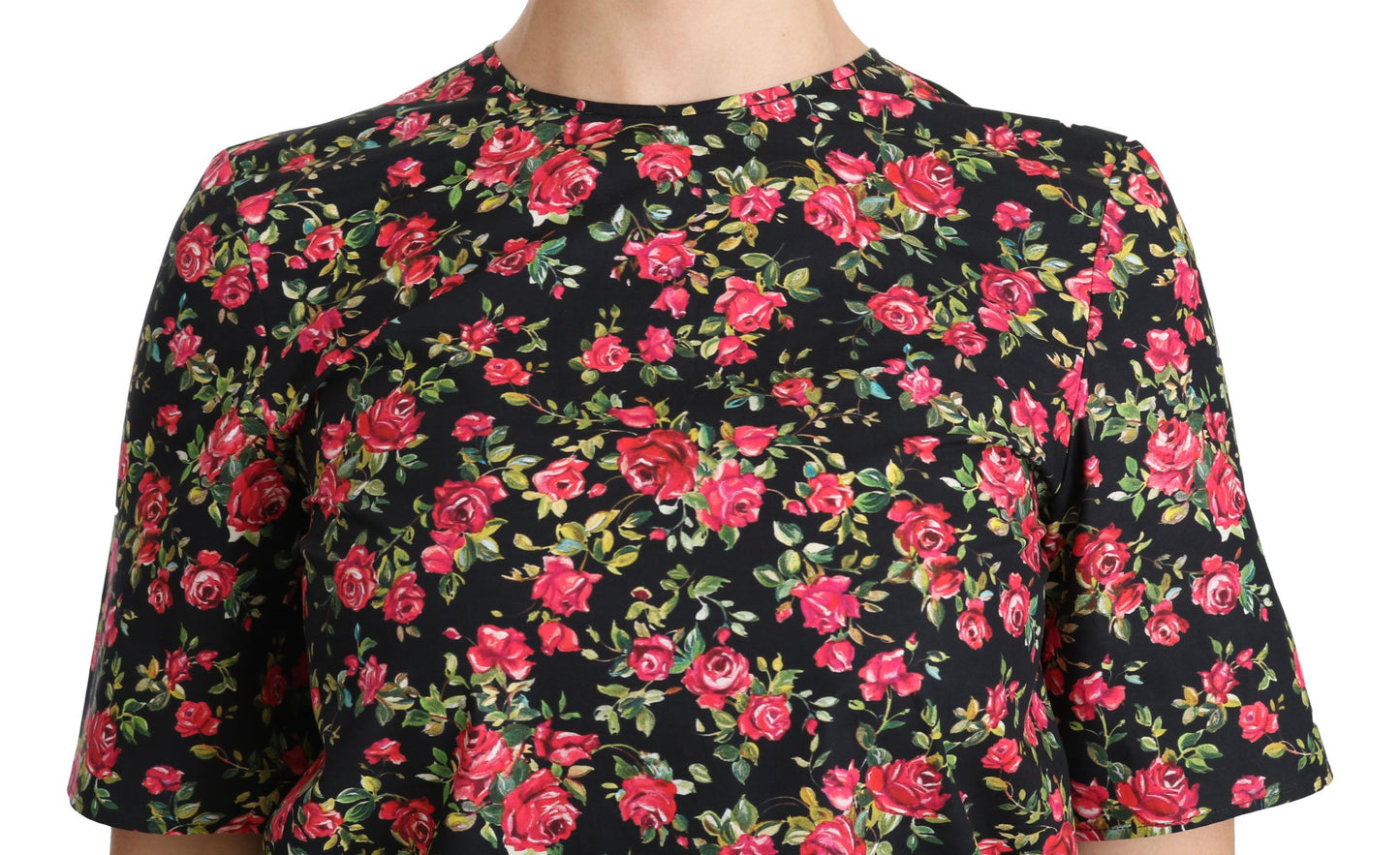 Elegante top negro con cuello redondo y estampado floral