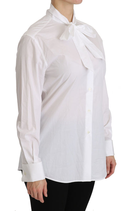 Elegante polo blanco de cuello alto