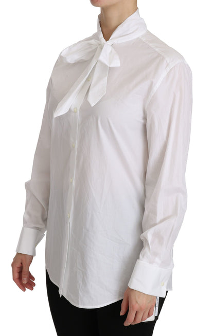 Elegante polo blanco de cuello alto