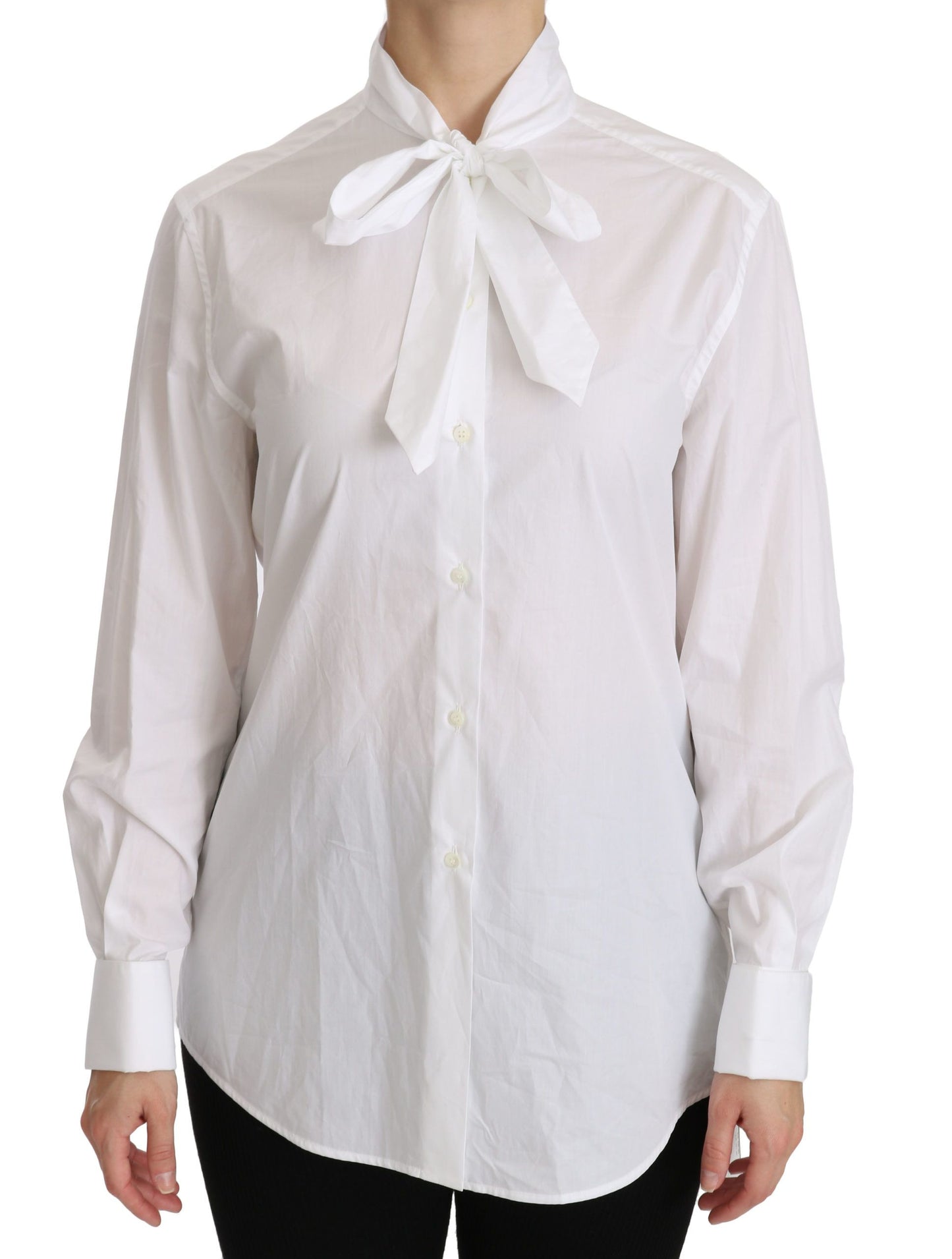 Elegante polo blanco de cuello alto
