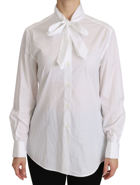 Elegante polo blanco de cuello alto