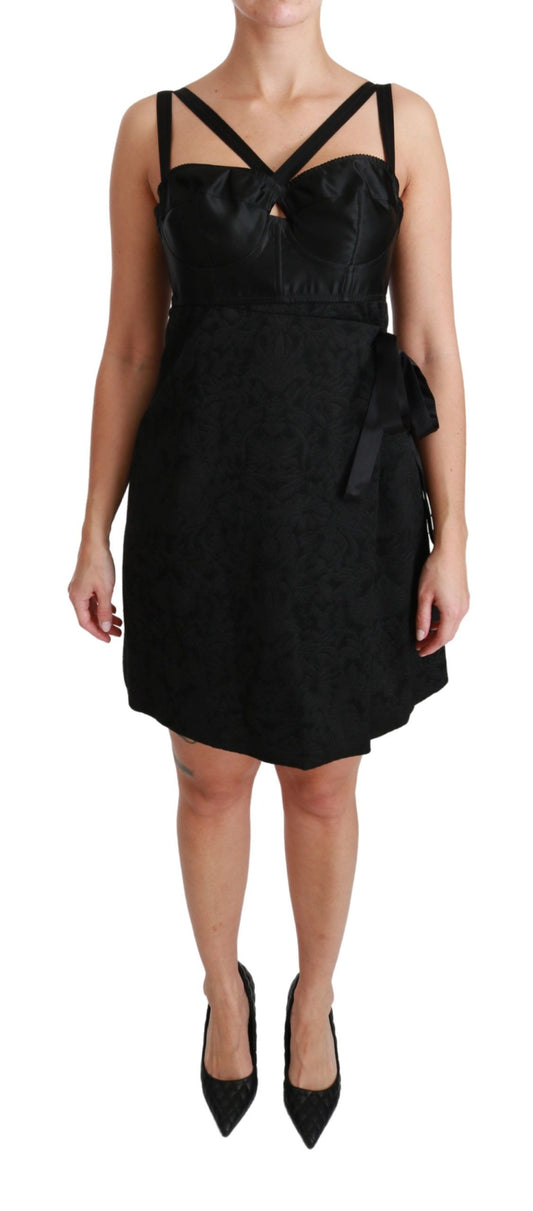 Elegante vestido negro de jacquard