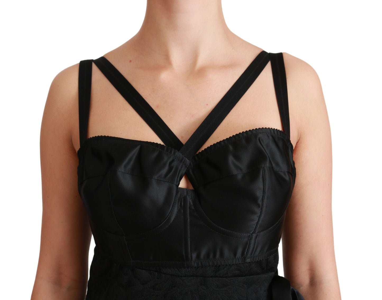 Elegante vestido negro de jacquard