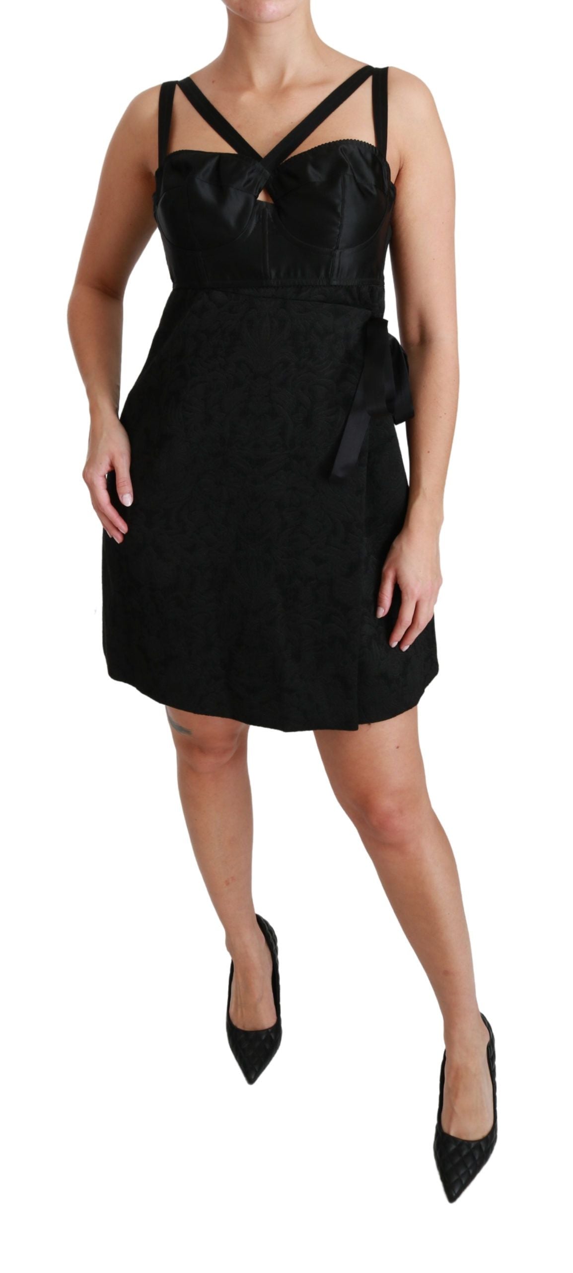 Elegante vestido negro de jacquard