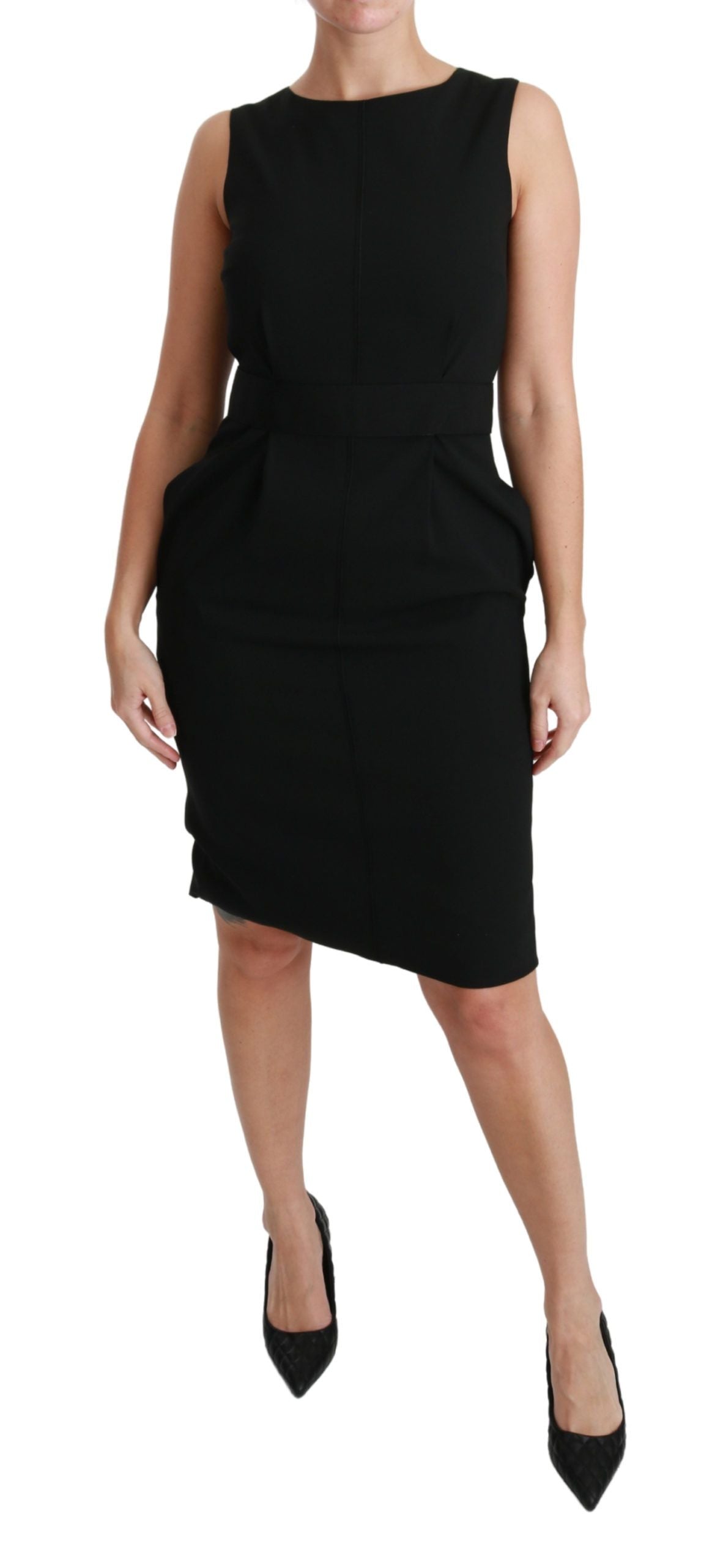 Elegante vestido negro hasta la rodilla