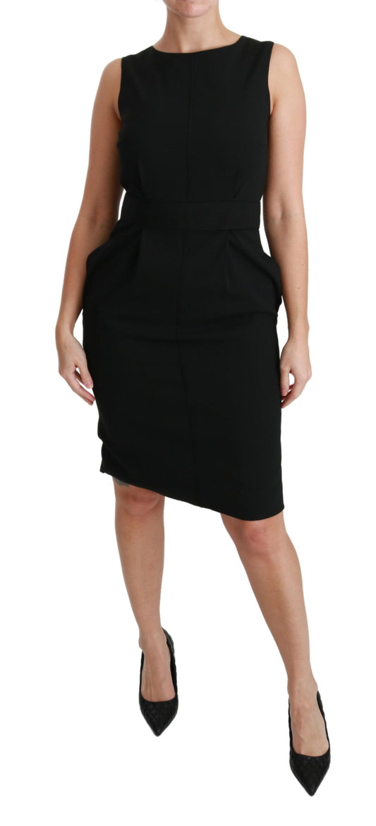 Elegante vestido negro hasta la rodilla