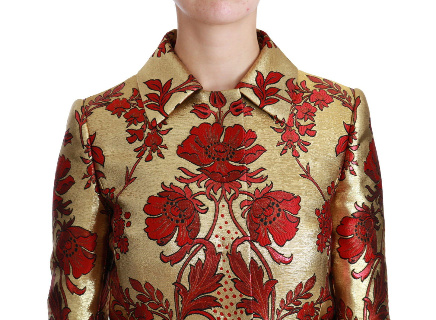 Elegante gabardina con brocado floral dorado