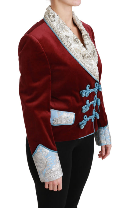 Blazer rojo opulento con detalles barrocos