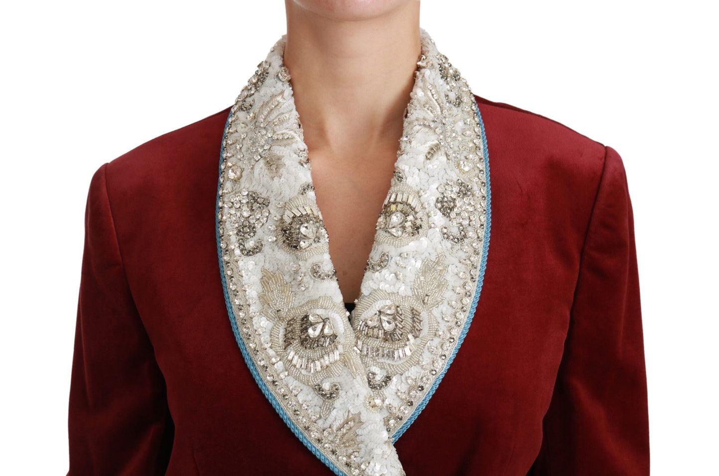 Blazer rojo opulento con detalles barrocos