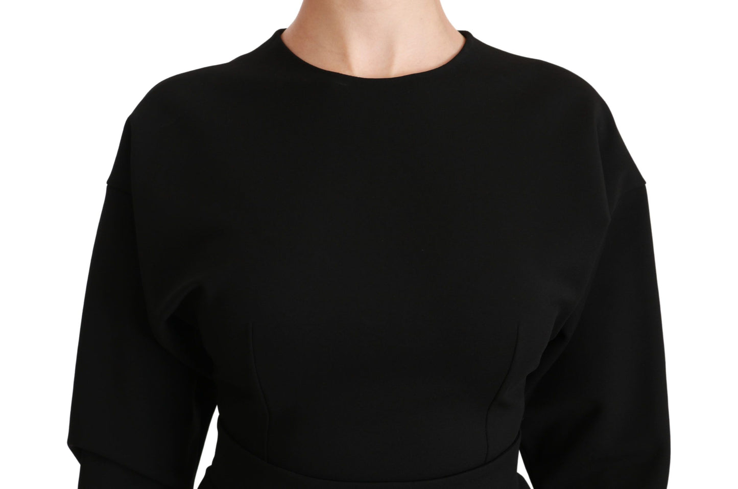Elegante vestido midi ajustado negro