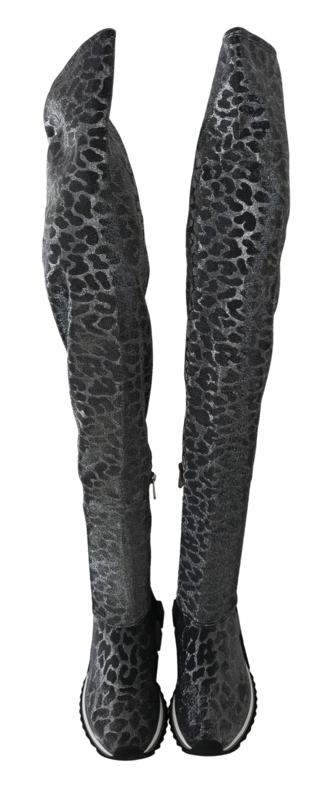 Botines elegantes de leopardo por encima de la rodilla