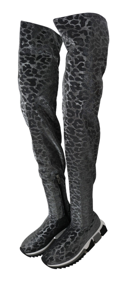 Botines elegantes de leopardo por encima de la rodilla