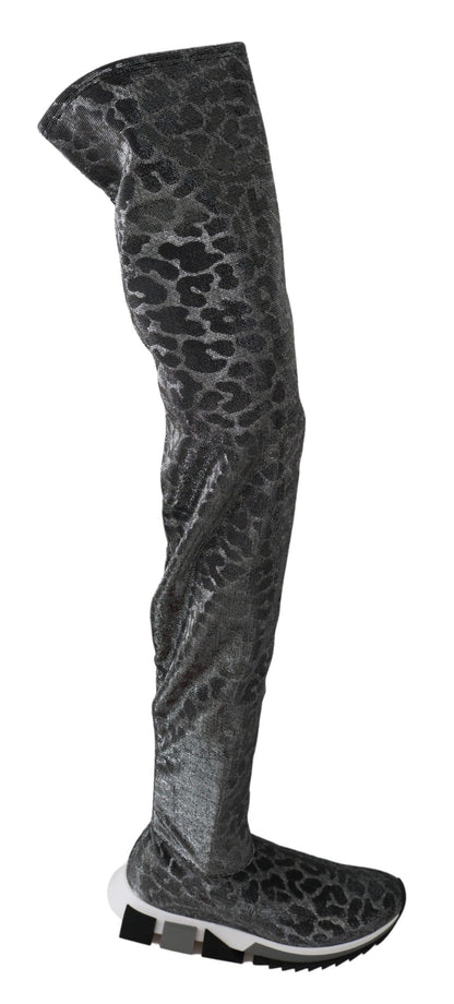 Botines elegantes de leopardo por encima de la rodilla
