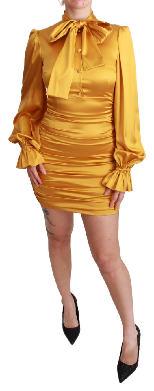 Vestido mini ajustado de seda amarillo radiante