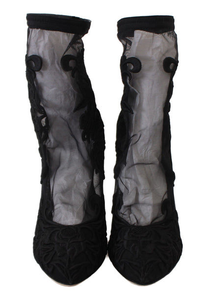 Botines con tacón de aguja y flores bordadas