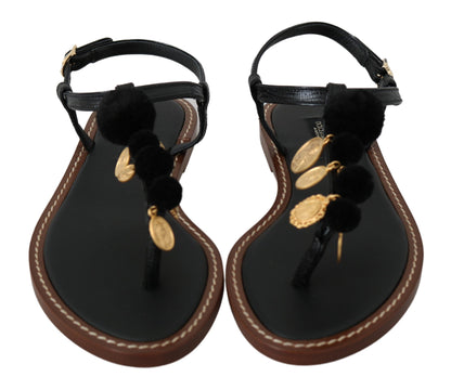Chanclas planas con tiras en el tobillo y pompones