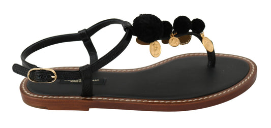 Chanclas planas con tiras en el tobillo y pompones