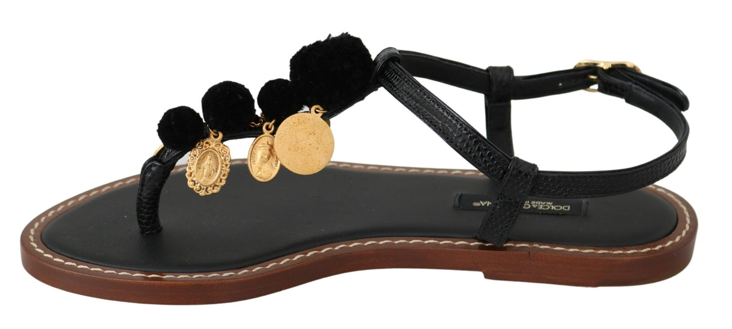 Chanclas planas con tiras en el tobillo y pompones