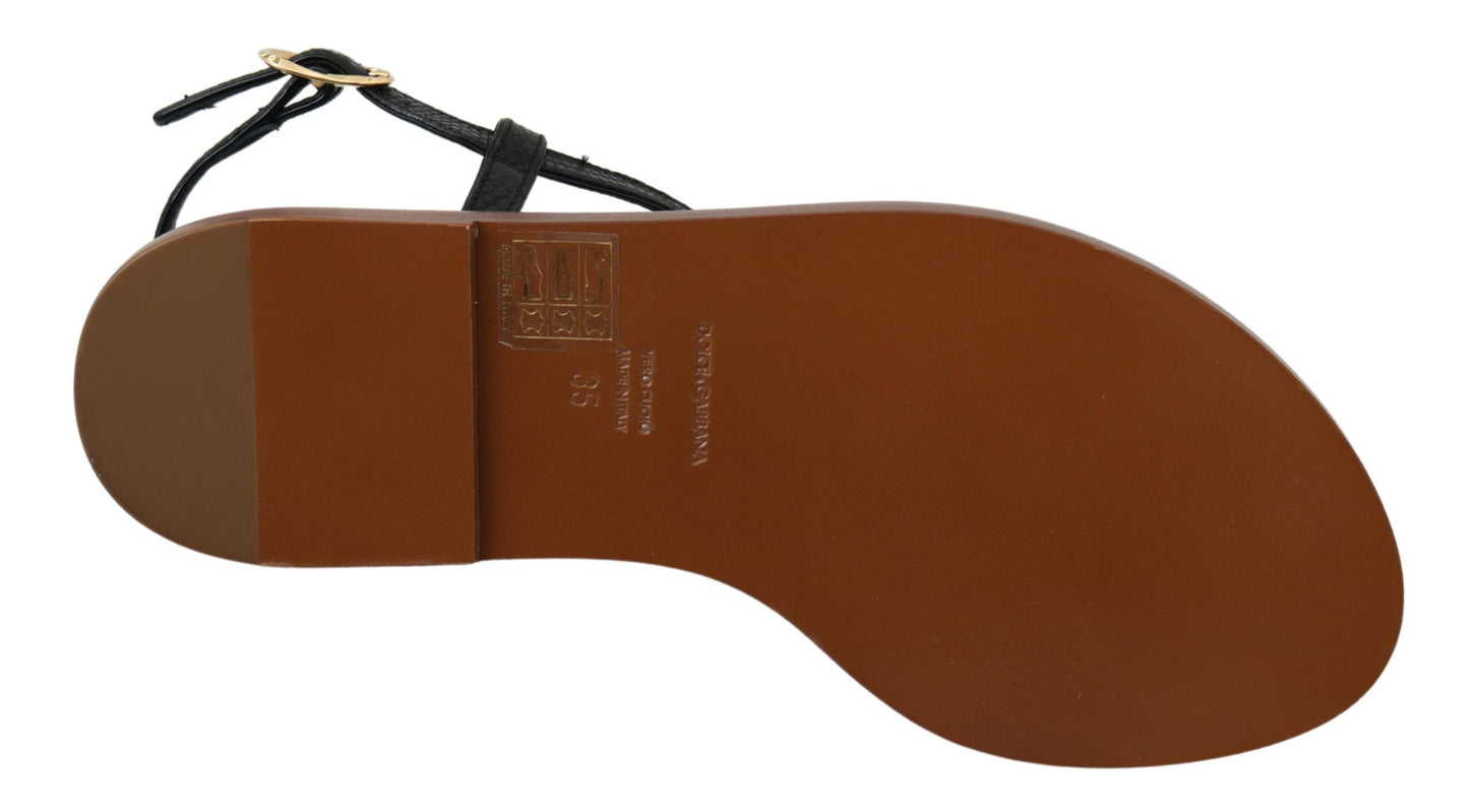 Chanclas planas con tiras en el tobillo y pompones