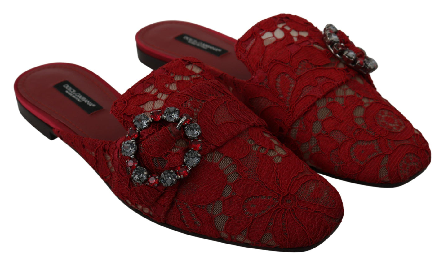 Sandalias planas en rojo radiante con adornos de cristal