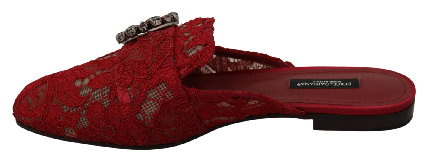 Sandalias planas en rojo radiante con adornos de cristal