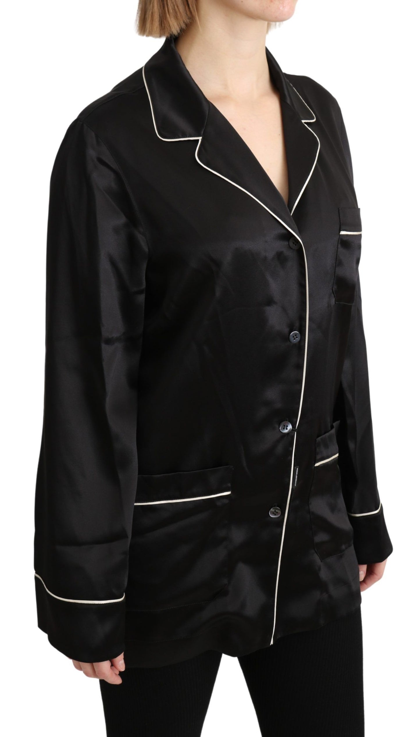 Elegante blusa de seda negra con botones
