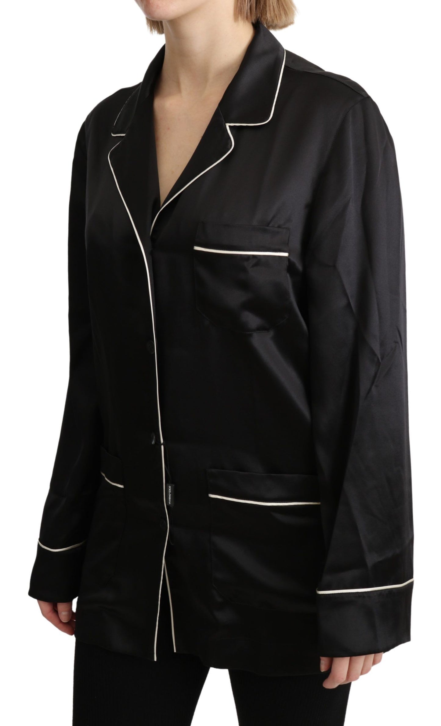 Elegante blusa de seda negra con botones