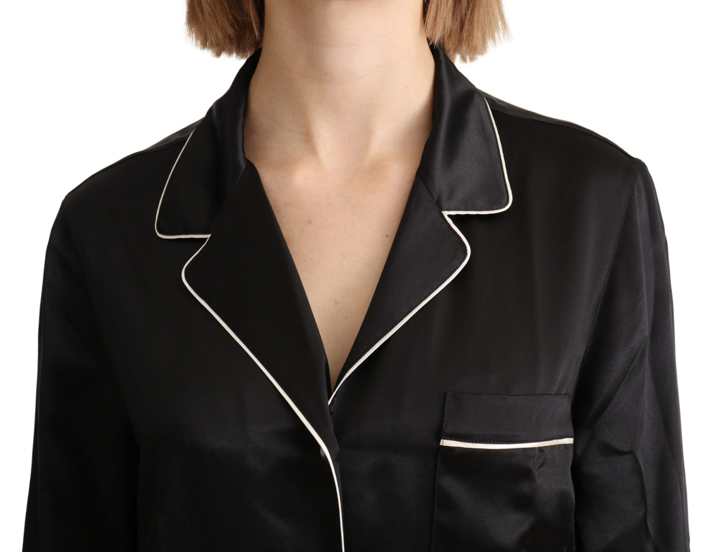 Elegante blusa de seda negra con botones